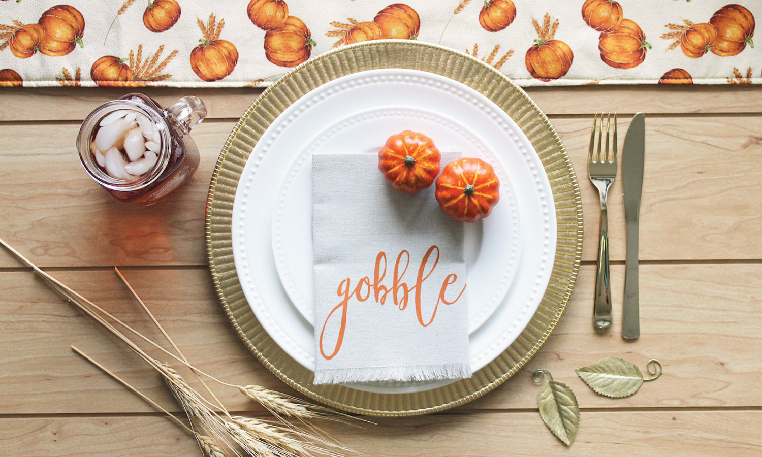 Festive Farmhouse Table Décor