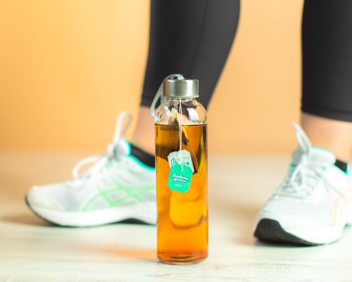 A person beside a flask of Southern Breeze iced tea
